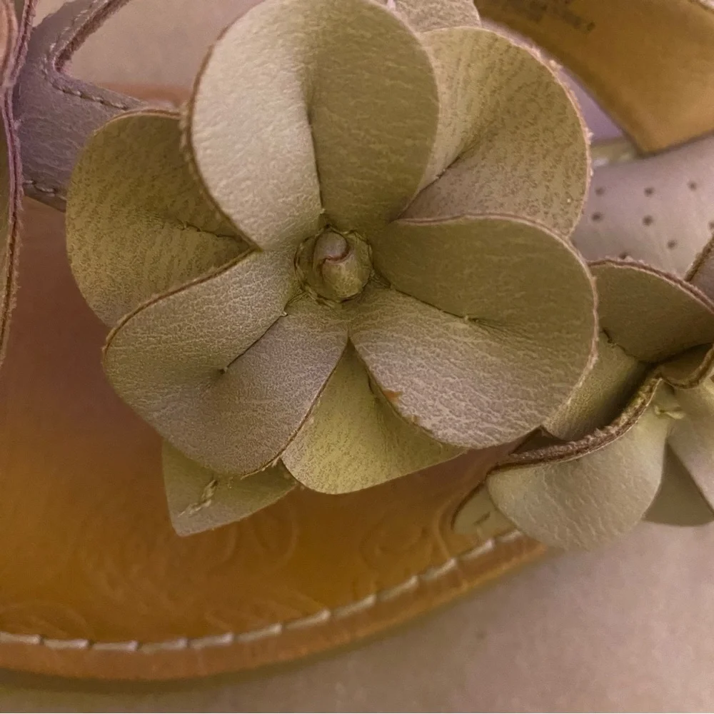 b.o.c. Tan and Brown Floral Sandals 8M GUC - Picture 8 of 8